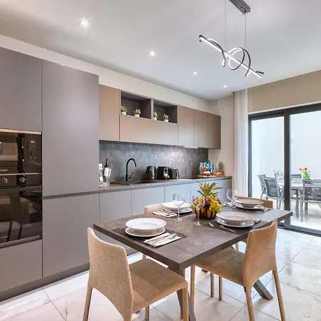 Luxury Villas With Pool, Hot Tub & Bbq In Swieqi *