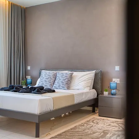 Luxury Villas With Pool, Hot Tub & Bbq In Swieqi *