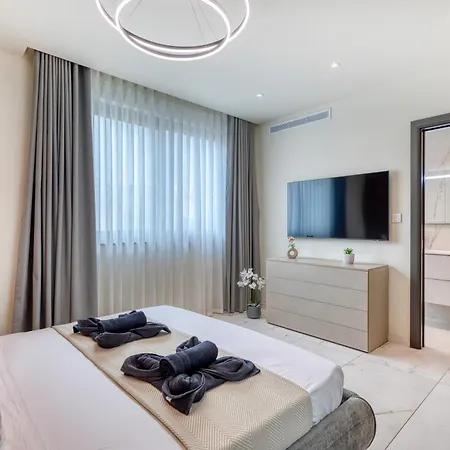 Luxury With Pool, Hot Tub & Bbq In Swieqi