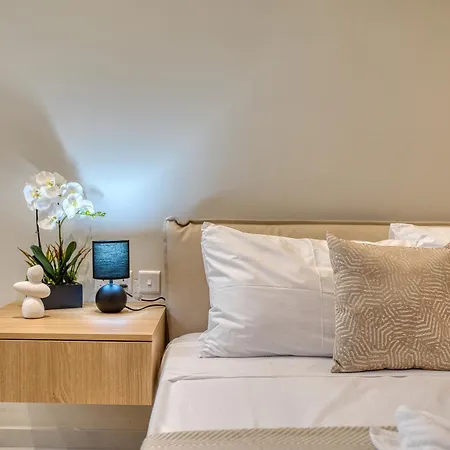 Luxury With Pool, Hot Tub & Bbq In Swieqi