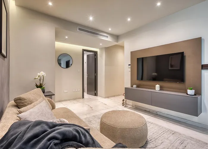 Villa 6Br Luxury Villa With Pool & Hot Tub - 2Living Rooms & 10Bathrooms San Ġiljan